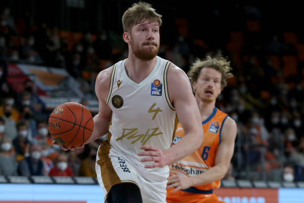 表现都牵动 表现都牵动