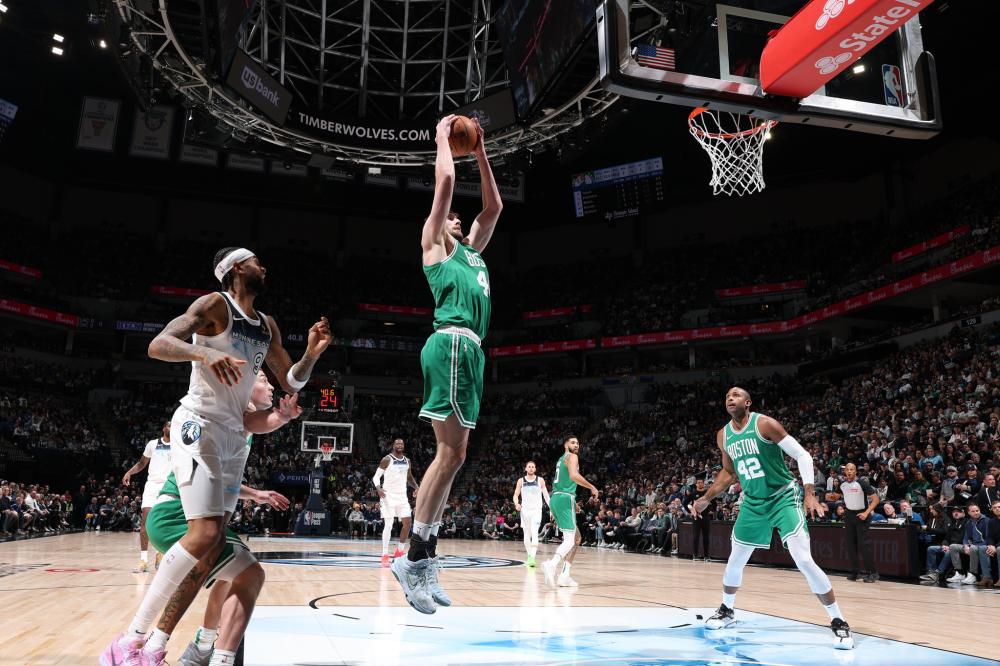 和4个篮板 和4个篮板